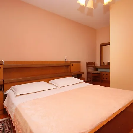 Karbuni 9308c * Blato (Korcula)