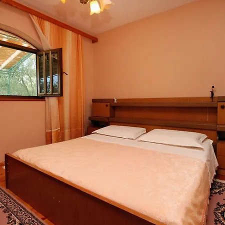 Daire Karbuni 9308c Blato (Korcula)