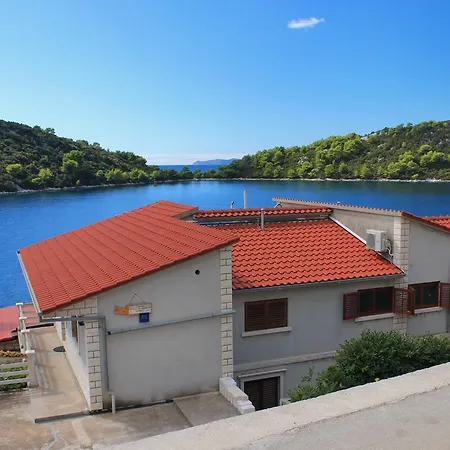 Daire Karbuni 9308c Blato (Korcula)